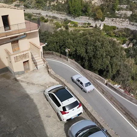 Casa Adamo 77 *